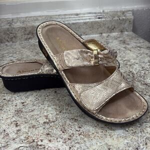 Alegria women’s 39 or 9 Gold leather slip on flat sandal shoes